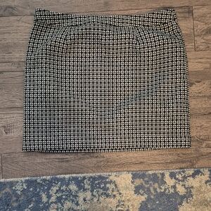 LOFT Black and White Patterned Pencil Skirt